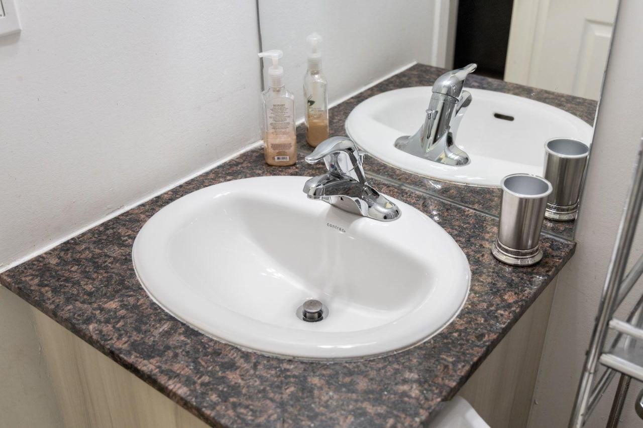 Beautiful Townhouse Near Yorkdale Mall, Wilson Subway Apartment Toronto Exterior foto
