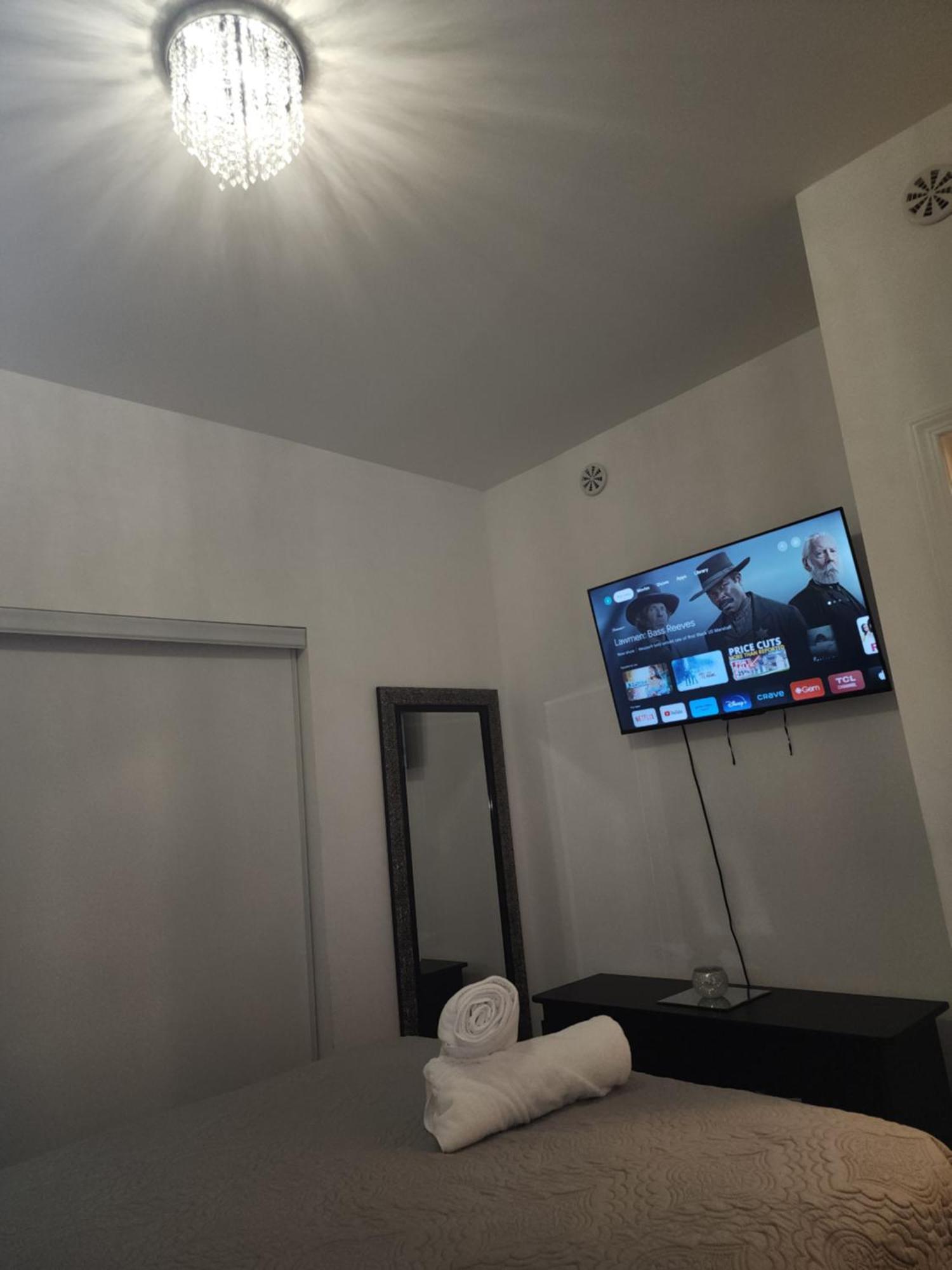 Beautiful Townhouse Near Yorkdale Mall, Wilson Subway Apartment Toronto Exterior foto